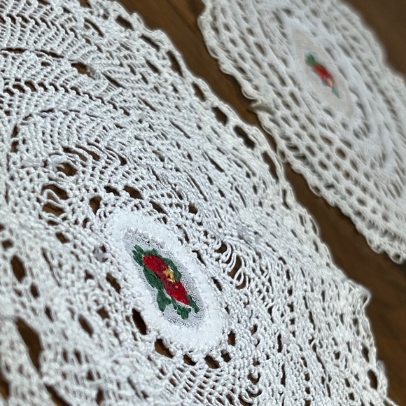 Set of 2 Hand Knit Circle Round Floral Doily Tablecloth, Tablecloth Crocheted - Picture 6 of 6